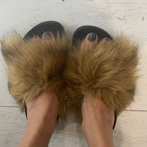 Steve Madden Amari Fur Slippers Size 5